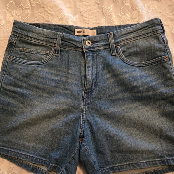 Levi's shorts - Picture 2 of 4